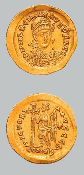 null MARCIEN (450-457)
Solidus. Constantinople. 4,49 g.
Son buste casqué de face.
R/...