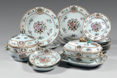 CHINE, Compagnie des Indes Époque QIANLONG (1736-1795) 
Ensemble en porcelaine décorée...