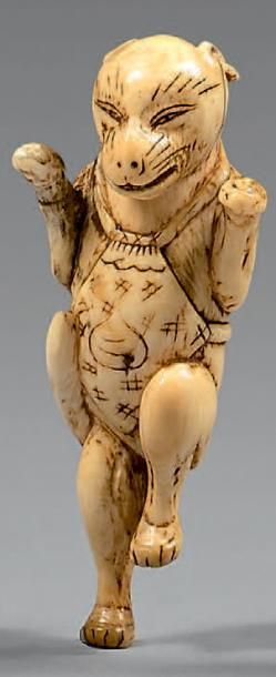 JAPON - Époque Edo (1603-1868), XVIIIe siècle 
Netsuke en ivoire, renard kitsune...