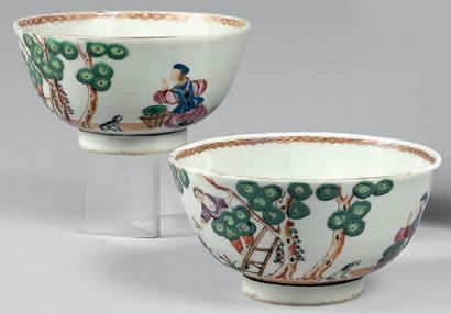 CHINE, Compagnie des Indes Époque QIANLONG (1736-1795) 
Paire de bols en porcelaine...