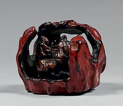 JAPON - Fin de l'époque Edo (1603-1868) 
Netsuke en bois et laque negoro, personnages...