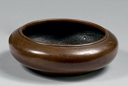 CHINE - Fin de l'époque QING (1644 - 1911) 
Brûle-parfum en bronze à patine brune....