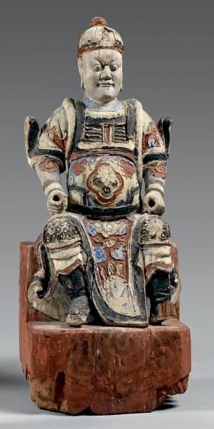CHINE - XIXe siècle 
Statuette de guerrier en bois à traces de polychromie, assis...