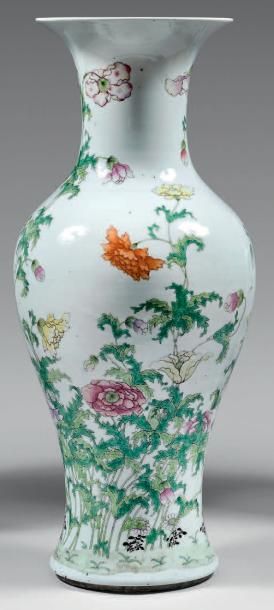 CHINE - Époque de la République - Minguo (1912-1949) 
Grand vase balustre à col évasé...