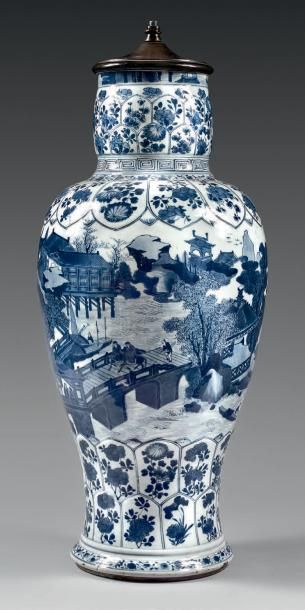 CHINE - Époque KANGXI (1662-1722) 
Grande potiche de forme balustre, le col à renflement,...