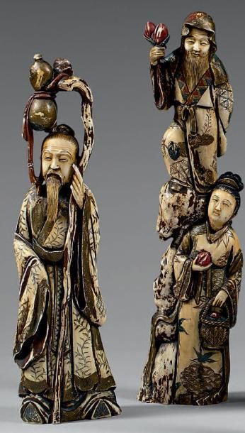 JAPON - Epoque MEIJI (1868-1912) 
Deux okimono en dent de morse polychrome, Jurojin...