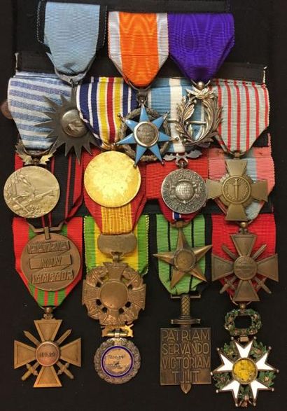 null Seconde Guerre mondiale - Portée de treize décorations en taille ordonnance...