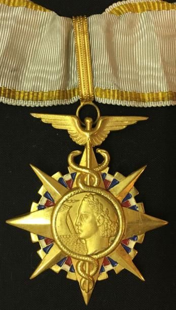 null Ordre du Mérite commercial, fondé en 1939, bijou de commandeur du premier type,...