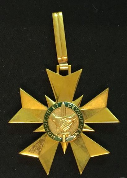 null Ordre du Mérite combattant, fondé en 1953, bijou de commandeur en bronze doré...