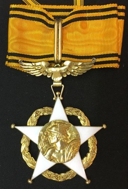 null Ordre du Mérite postal, fondé en 1953, bijou de commandeur en vermeil et émail,...