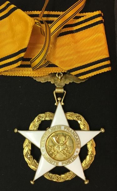 null Ordre du Mérite postal, fondé en 1953, bijou de commandeur en vermeil et émail,...