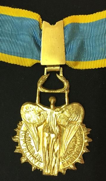 null Ordre du Mérite sportif, fondé en 1956, bijou de commandeur signé R. C. (Raymond...