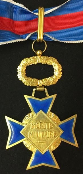 null Ordre du Mérite militaire, fondé en 1957, bijou de commandeur signé Delannoy...