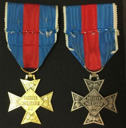 null Ordre du Mérite militaire, lot de deux: une croix d'officier en vermeil, ruban...