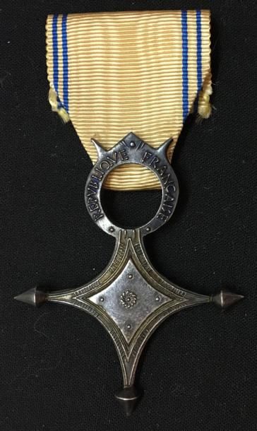 null Ordre du Mérite saharien, fondé en 1958, insigne de chevalier en argent, poinçon...