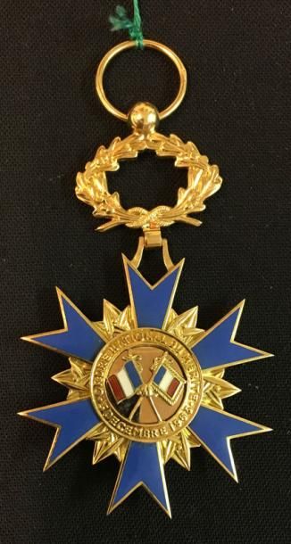 null Ordre national du Mérite, étoile d'officier, modèle de luxe en or, les bras...