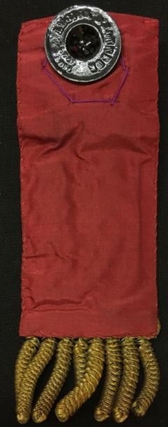 null * Assemblée législative, 1849, insigne de boutonnière ruban de soie moirée rouge...