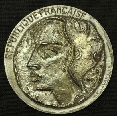 null * Assemblée nationale, 1968, médaille d'identité par Lavrillier, en argent,...
