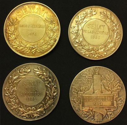 null * Sénat, 1876, 1882, 1888 et 1894, groupe de quatre médailles d'identité en...