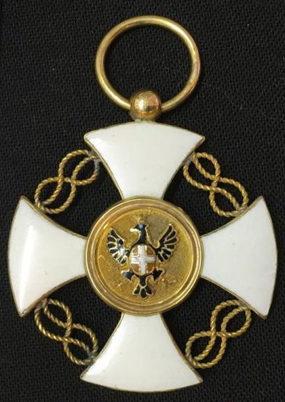ITALIE Ordre de la Couronne d'Italie, croix de chevalier en or et émail (petits défauts...
