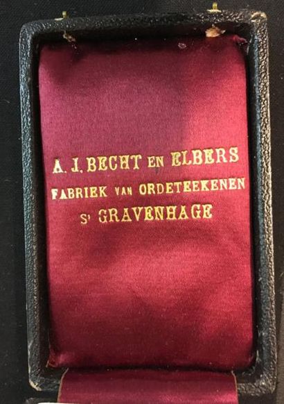LUXEMBOURG Ordre de la Couronne de Chêne, fondé en 1841, croix de chevalier en or...