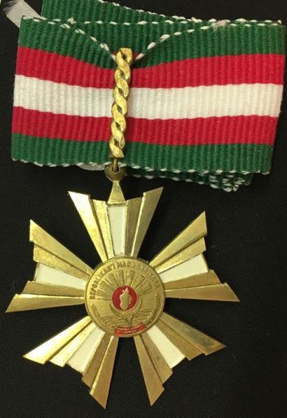 MADAGASCAR Ordre National de la République
Malgache, fondé en 1958, étoile de commandeur...