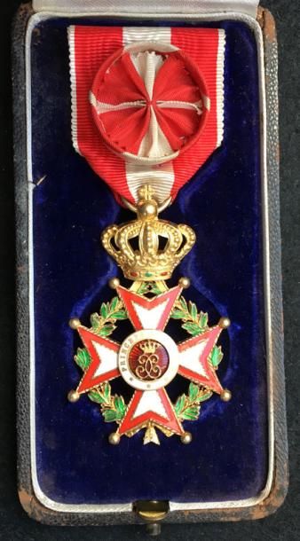 MONACO Ordre de Saint-Charles, fondé en 1858, croix d'officier en vermeil et émail,...