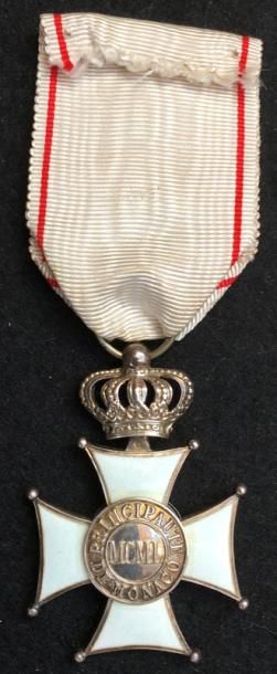 MONACO Ordre des Grimaldi, fondé en 1954, croix de chevalier en argent et émail,...