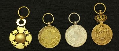 MONACO Lot de quatre miniatures: une croix de l'ordre de la Couronne en argent, vermeil...