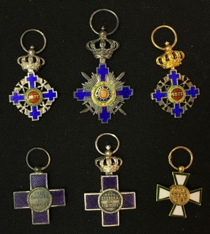 Roumanie, Hongrie Lot de cinq miniatures:
Roumanie, trois croix de l'ordre de l'Étoile,...