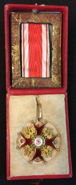 RUSSIE Ordre de Saint-Stanislas, fondé en 1765, croix de 3e classe en or et émail,...
