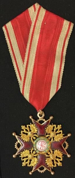 RUSSIE Ordre de Saint-Stanislas, croix de 3e classe en or et émail, poinçon de fournisseur...