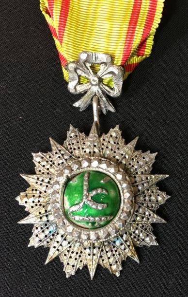 TUNISIE * Ordre du Nichan al Iftikhar, étoile de chevalier au chiffre de Ali Bey,...