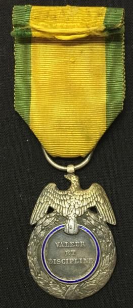 null * Médaille militaire, premier type en argent, vermeil et émail, ruban ancien.
40...