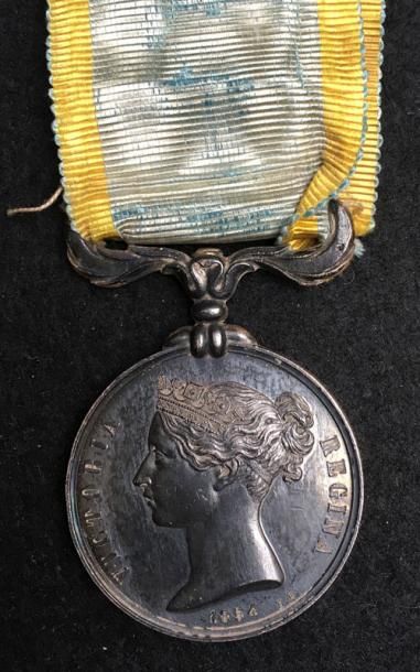 null * Royaume-Uni - Médaille de Crimée, fabrication française en argent signée E.F....