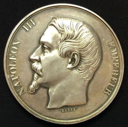 null * Napoléon III, médaille de récompense par Barre en argent au profil de l'Empereur...