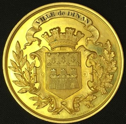 null * Médaille d'or de la Ville de Dinan, par Desaide et Roquelay en or, avers aux...