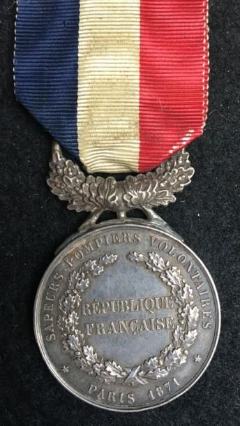 null * Médaille d'honneur des sapeurs-pompiers volontaires, en argent, attribution...
