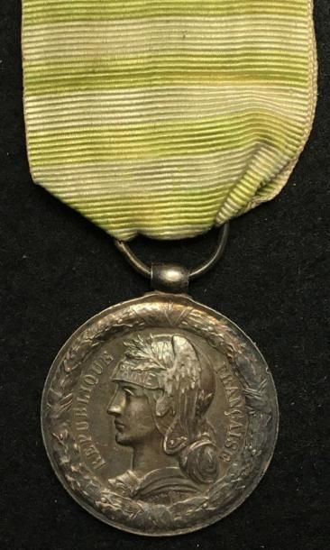 null * Médaille de Madagascar, 1883-1886, première expédition par Daniel Dupuis en...