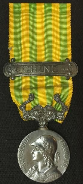 null Médaille de Chine, 1900-1901, par Georges
Lemaire en argent, poinçon de la Monnaie...