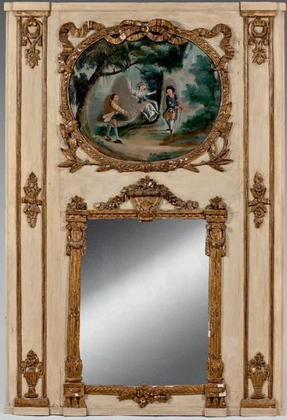 null Trumeau de boiserie à miroir en bois relaqué crème et bois doré mouluré et sculpté...