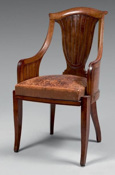 GEORGES Roger Fauteuil en acajou moucheté à dossier à motif d'un vase stylisé à motifs...