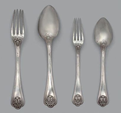 null Ménagère en argent 950 millièmes, modèle à spatule trilobée, décoré en applique...