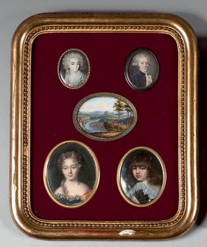 null Cinq miniatures sur un même montage:
- ÉCOLE FRANÇAISE du XVIIIe siècle
Portrait...