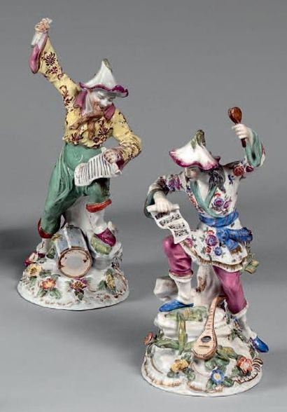null Paire de statuettes en porcelaine polychrome de Saxe représentant des musiciens...