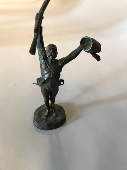 Charles-Edouard Richefeu (né en 1868) Trois statuettes de soldat en bronze patin...