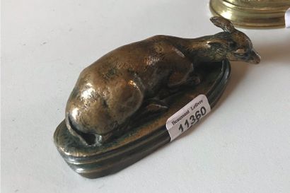 null D'après BARYE :
"Biche couchée"
Petite épreuve en bronze signée.