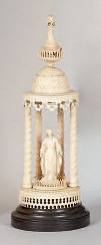 Statuette de Sainte Vierge en ivoire sous...