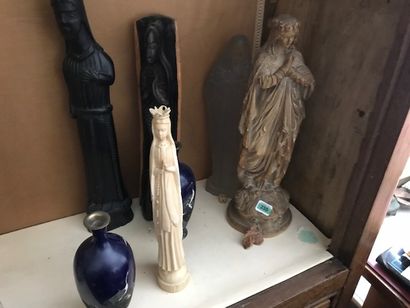 null Deux presse-papiers et quatre pièces statuettes religieuses en ivoire et bronze...