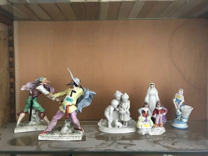 null Lot de statuettes en porcelaine de la fin du XIXème siècle.